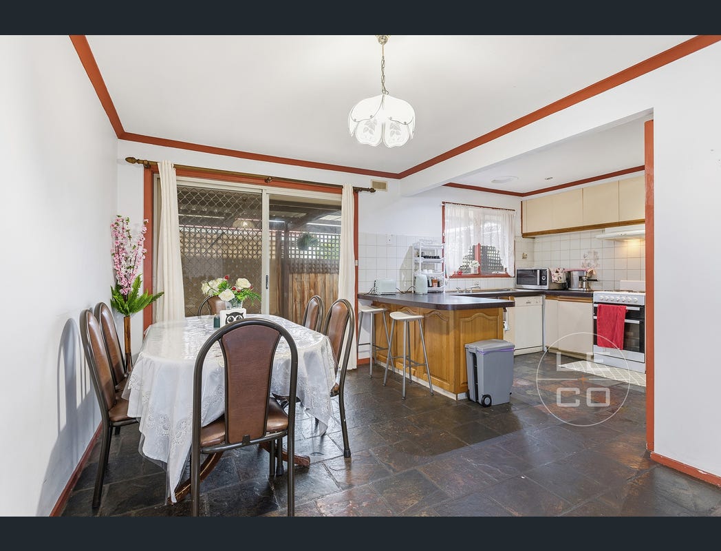 Dining area adjoining the kitchen, with a table and breakfast counter