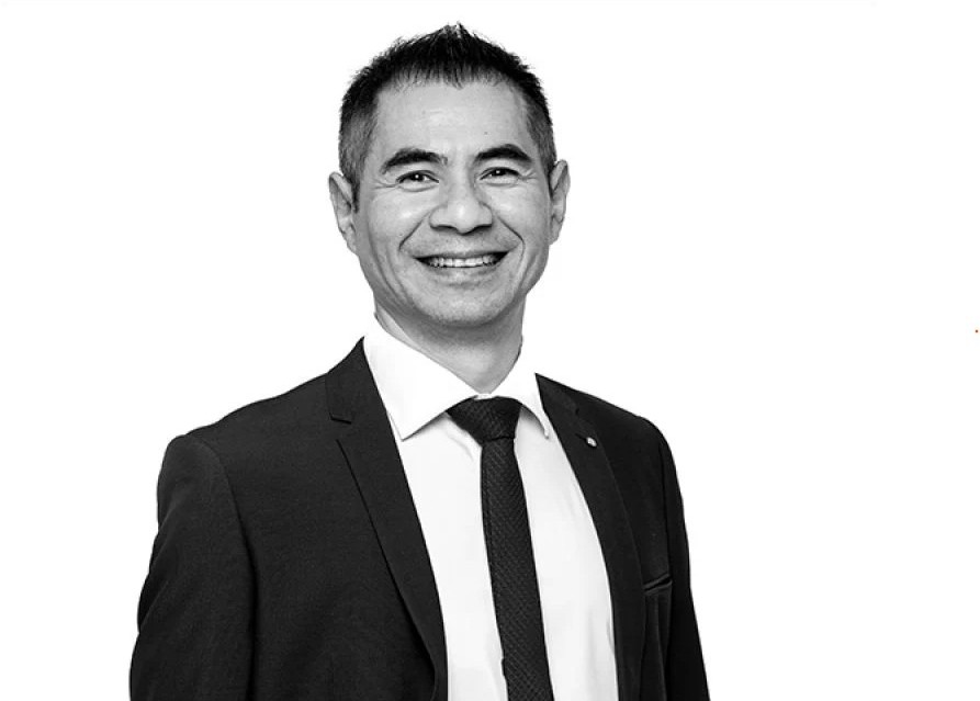 Portrait of listing agent Phuc Le